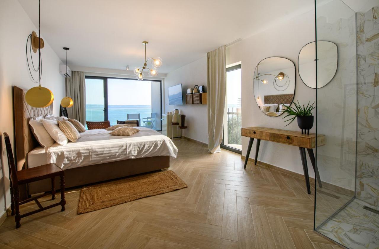 Gallery Luxury & Rooms-only Adults * Split
