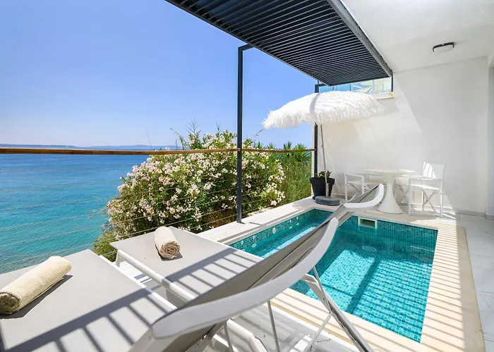 Gallery Luxury Suites & Rooms-Only Adults