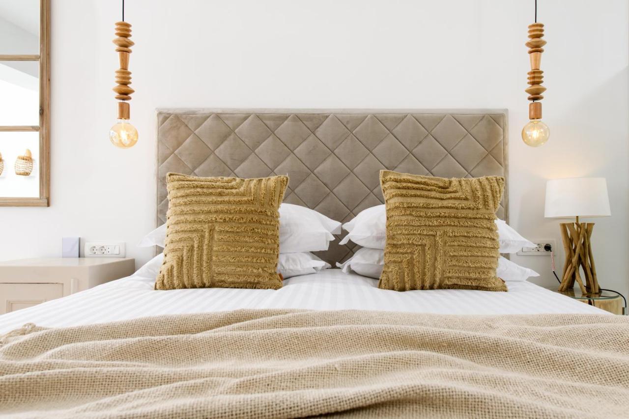 Gallery Luxury & Rooms-only Adults Split