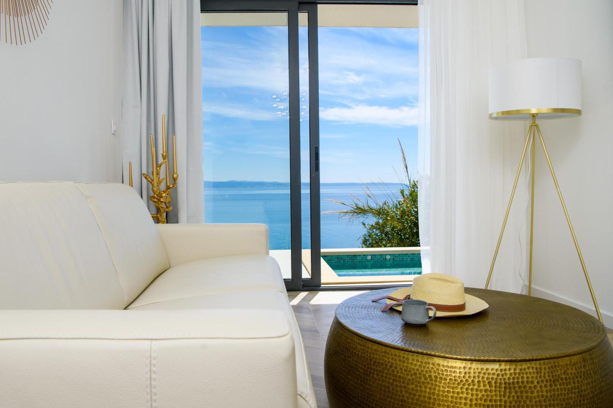 Gallery Luxury & Rooms-only Adults * Split