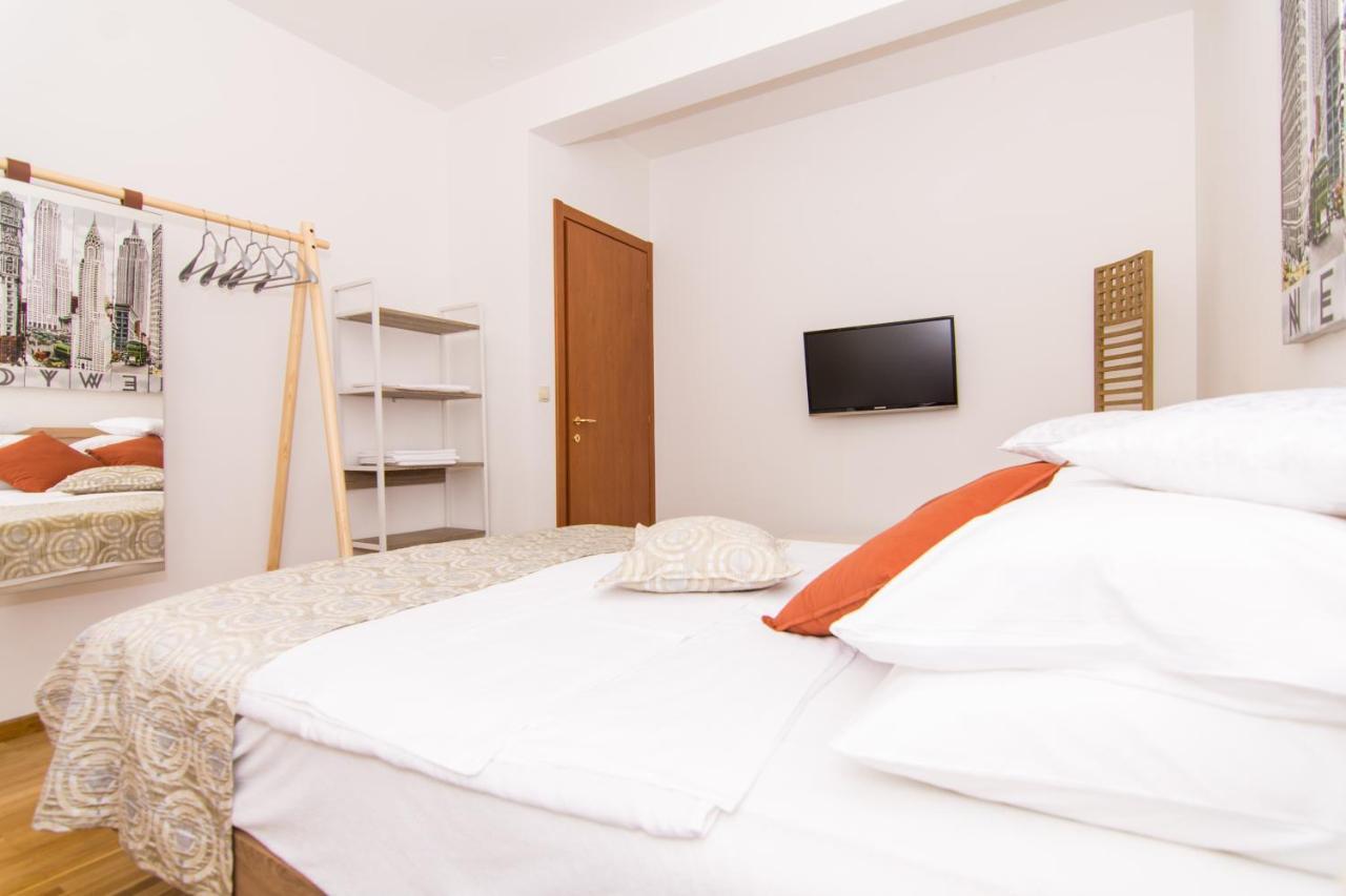 Gallery Luxury Suites & Rooms-Only Adults Apartment