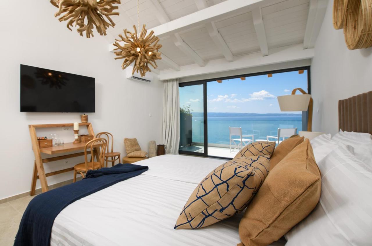 Gallery Luxury Suites & Rooms-Only Adults Apartment